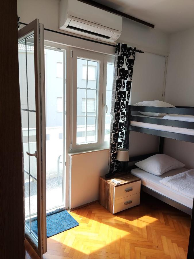 Central Single House With Parking-Top Location! Novalja Exteriör bild