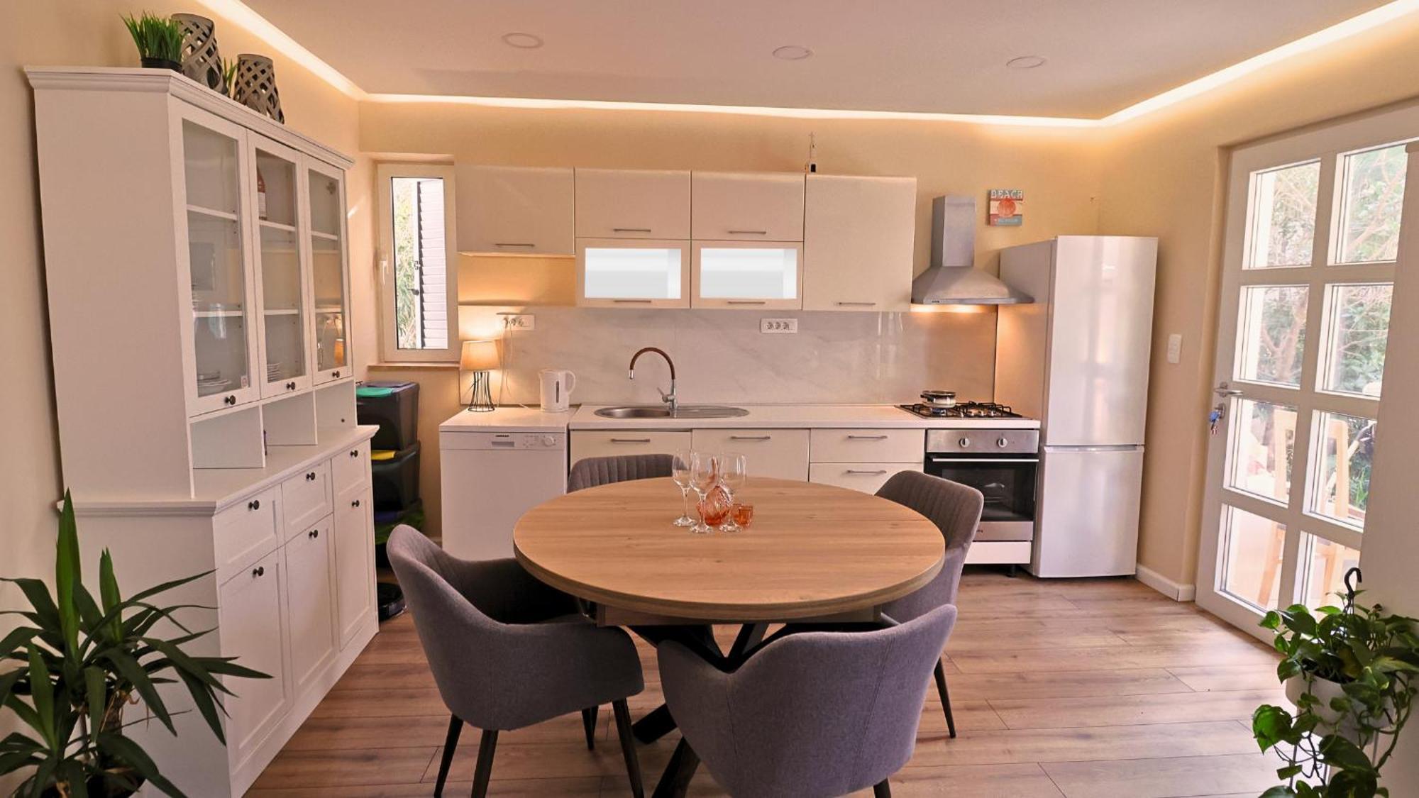 Central Single House With Parking-Top Location! Novalja Exteriör bild